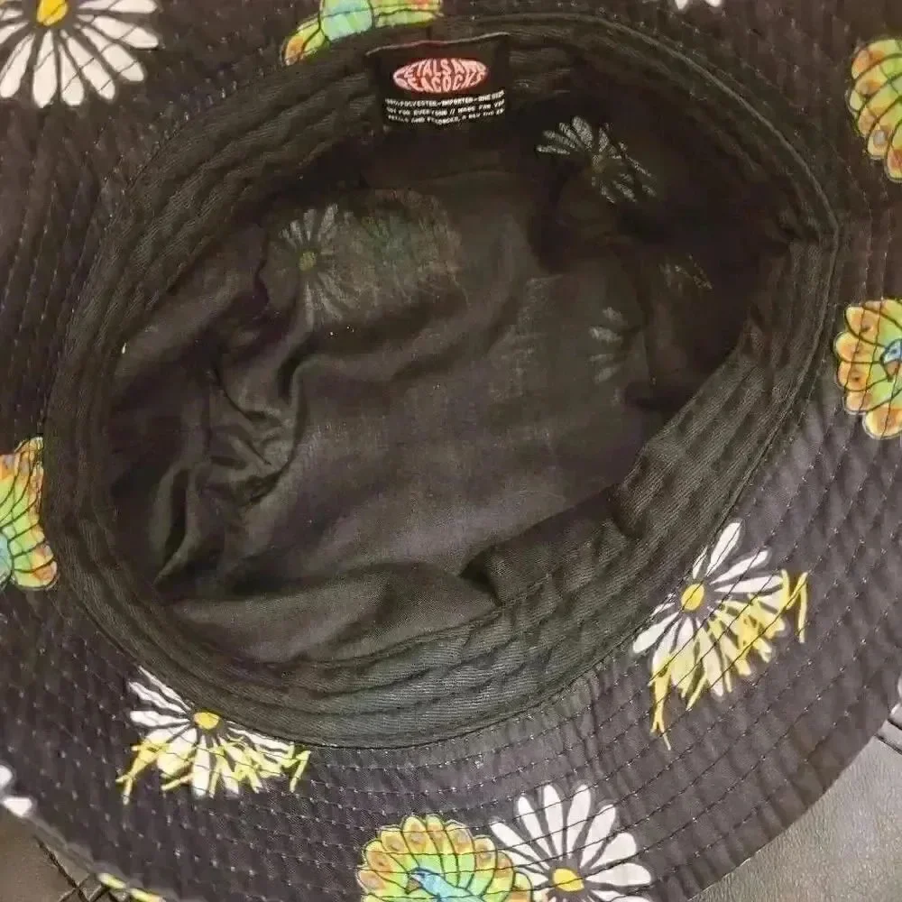 Petals & Peacocks Women's Black w Daisies & Peacocks Print Poly Bucket Hat